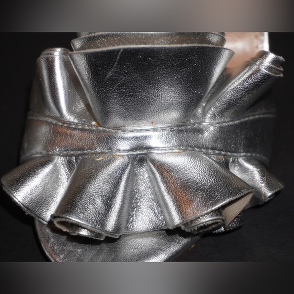 NWT Express Silver Ruffle Peep Toe Strappy High Heel Sandals. Size 8 - Picture 10 of 12